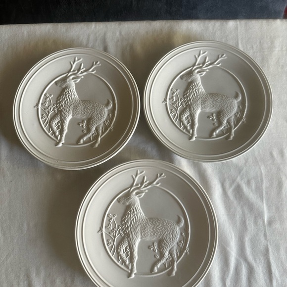 POTTERY BARN EMBOSSED REINDEER 8” SALAD PLATES - Picture 7 of 13